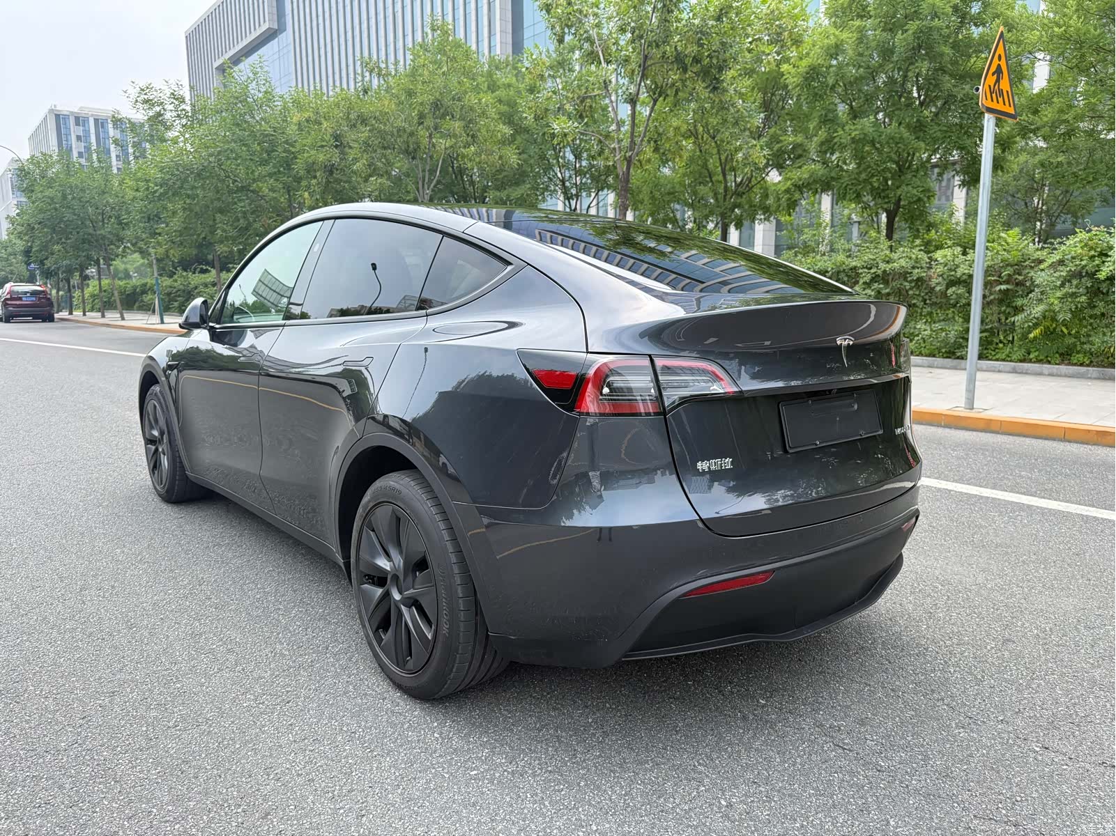 Tesla Model Y, 2024 4