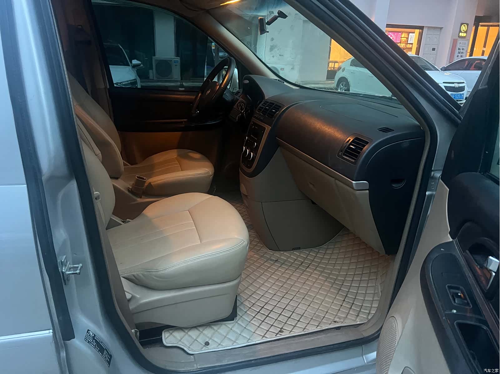 Buick GL8, 2015 10