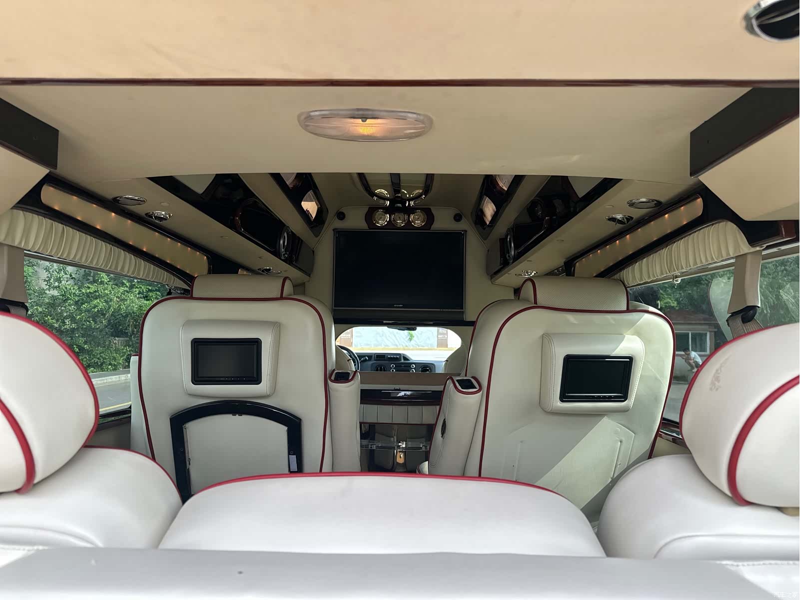 Ford E350, 2010 18