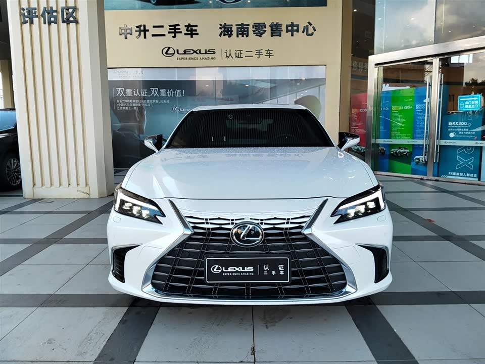 Lexus ES