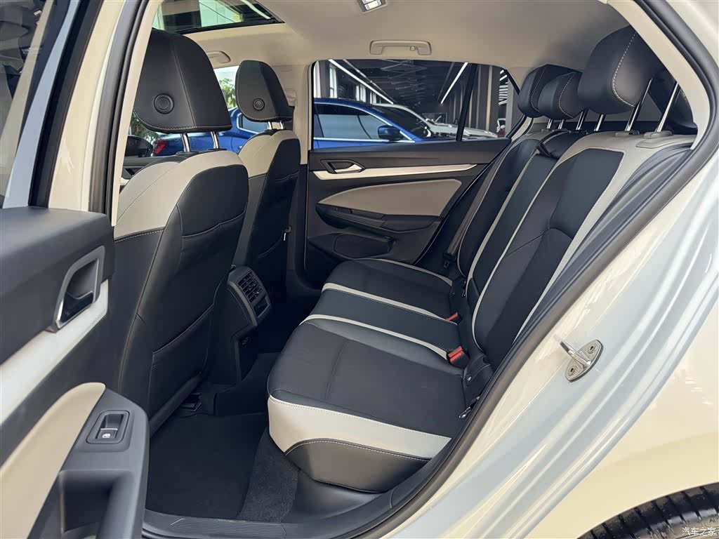 Volkswagen Golf, 2023 11