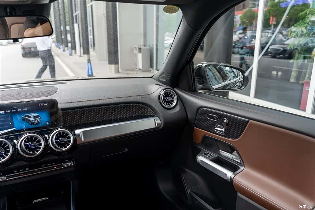 Mercedes-Benz GLB, 2025 12