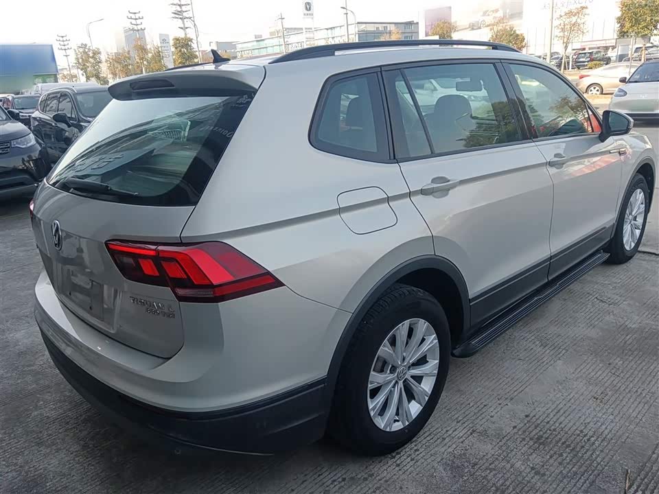 Volkswagen Tiguan L