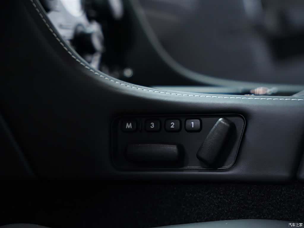 Aston Martin DBS, 2010 36