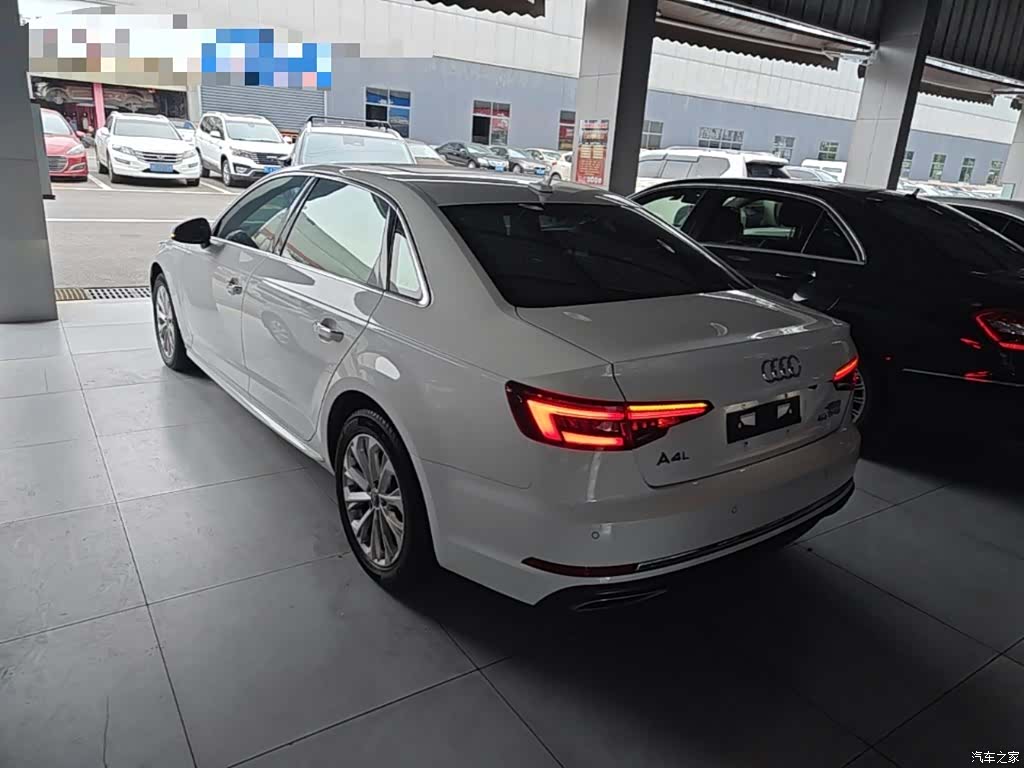 Audi A4L, 2019 все фото