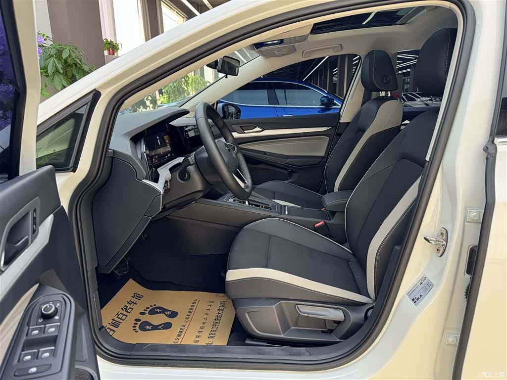Volkswagen Golf, 2023 10