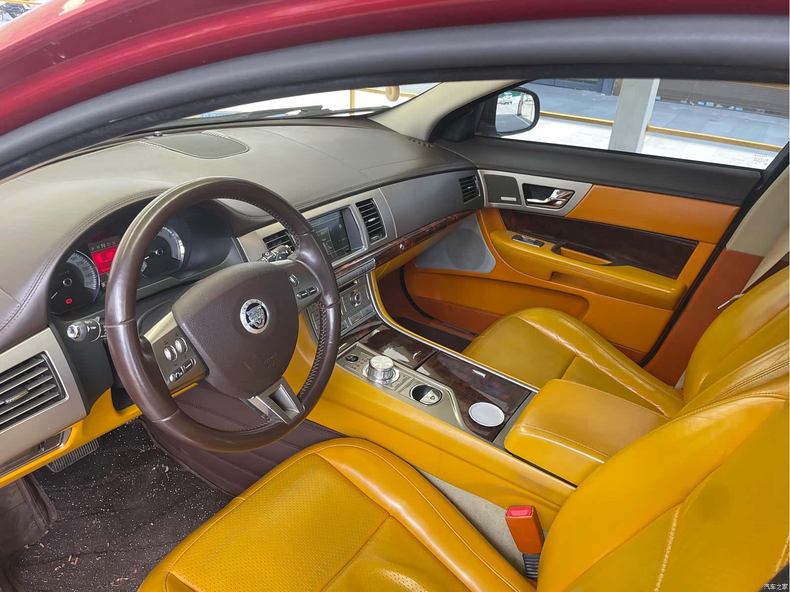 Jaguar XF, 2011 10