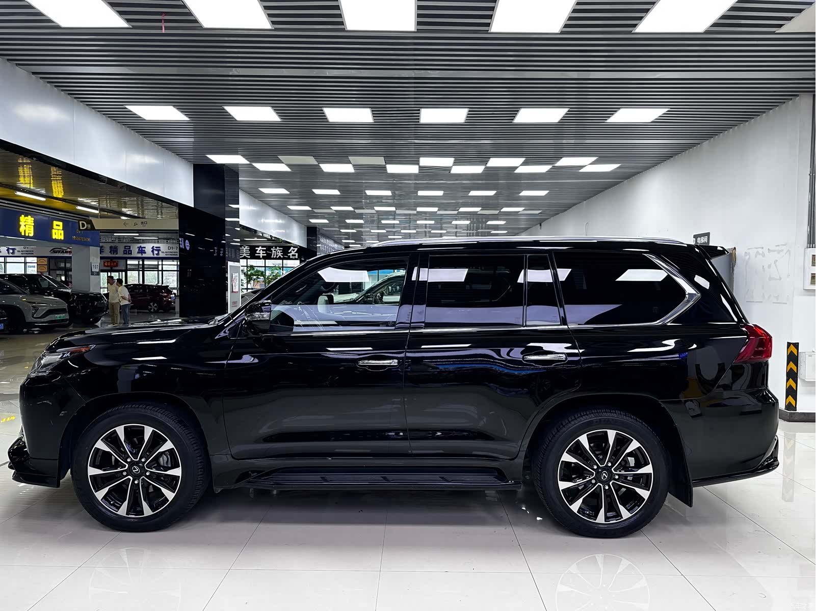 Lexus LX, 2022 4