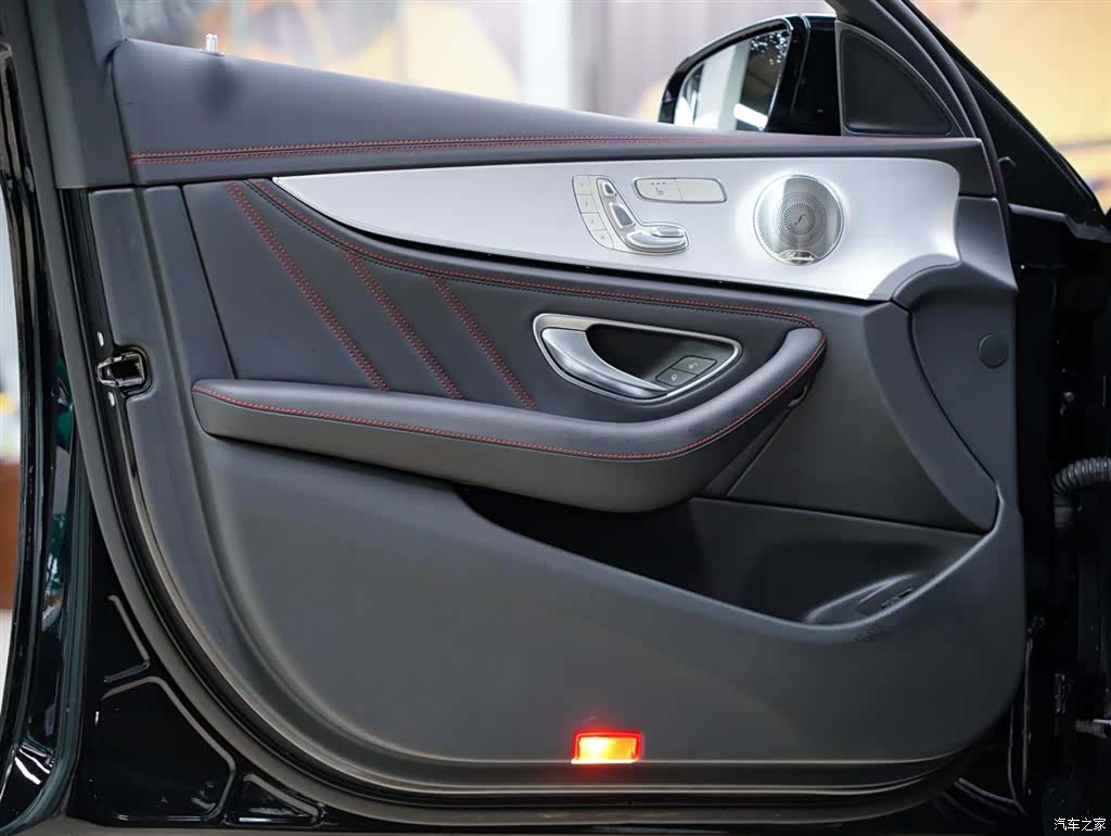 Mercedes-Benz E-Class, 2023 31
