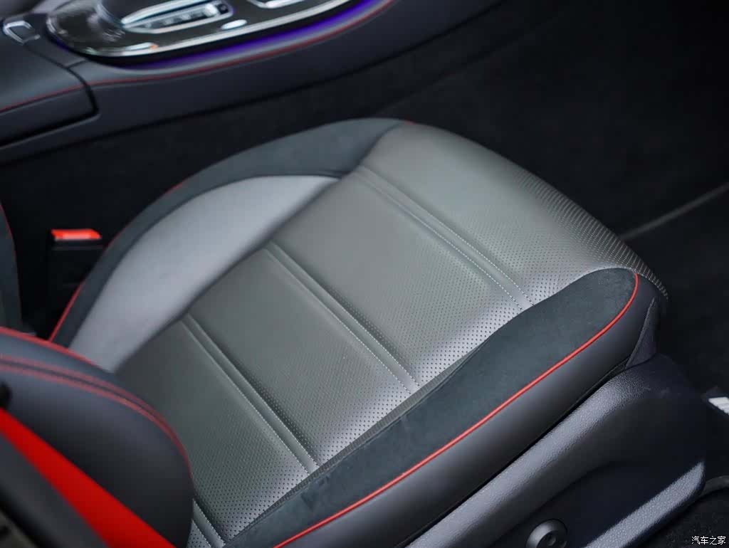 Mercedes-Benz E-Class, 2023 44