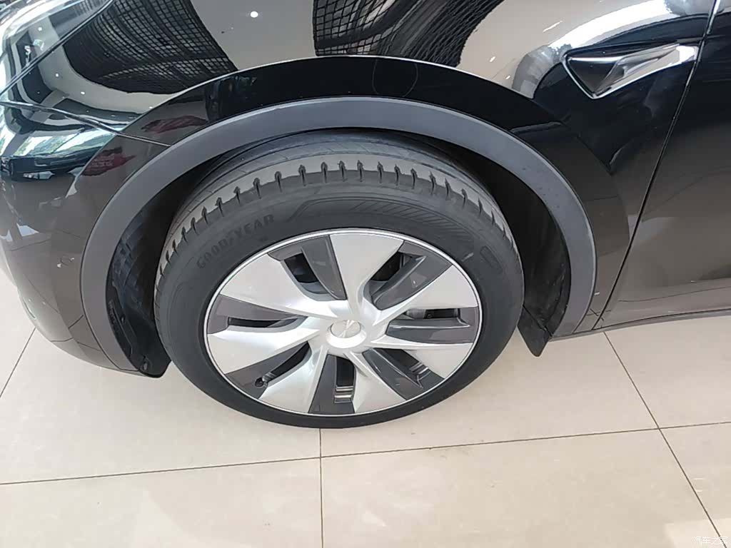 Tesla Model Y, 2023 23