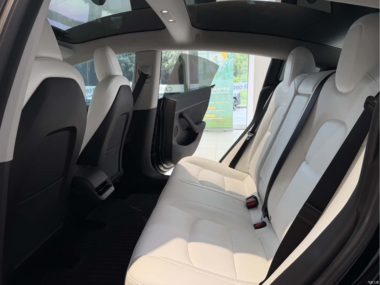 Tesla Model 3, 2022 12