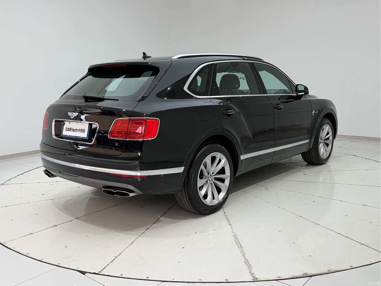 Bentley Bentayga, 2019 8
