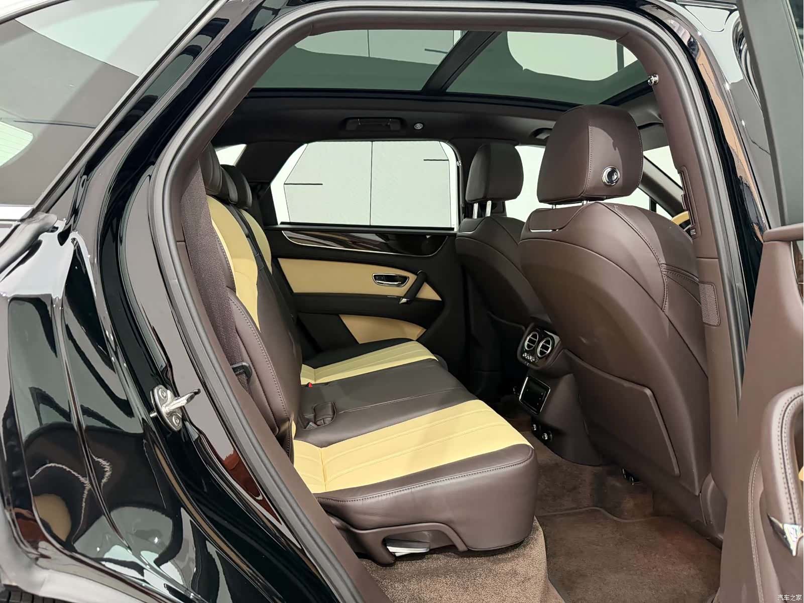 Bentley Bentayga, 2019 20