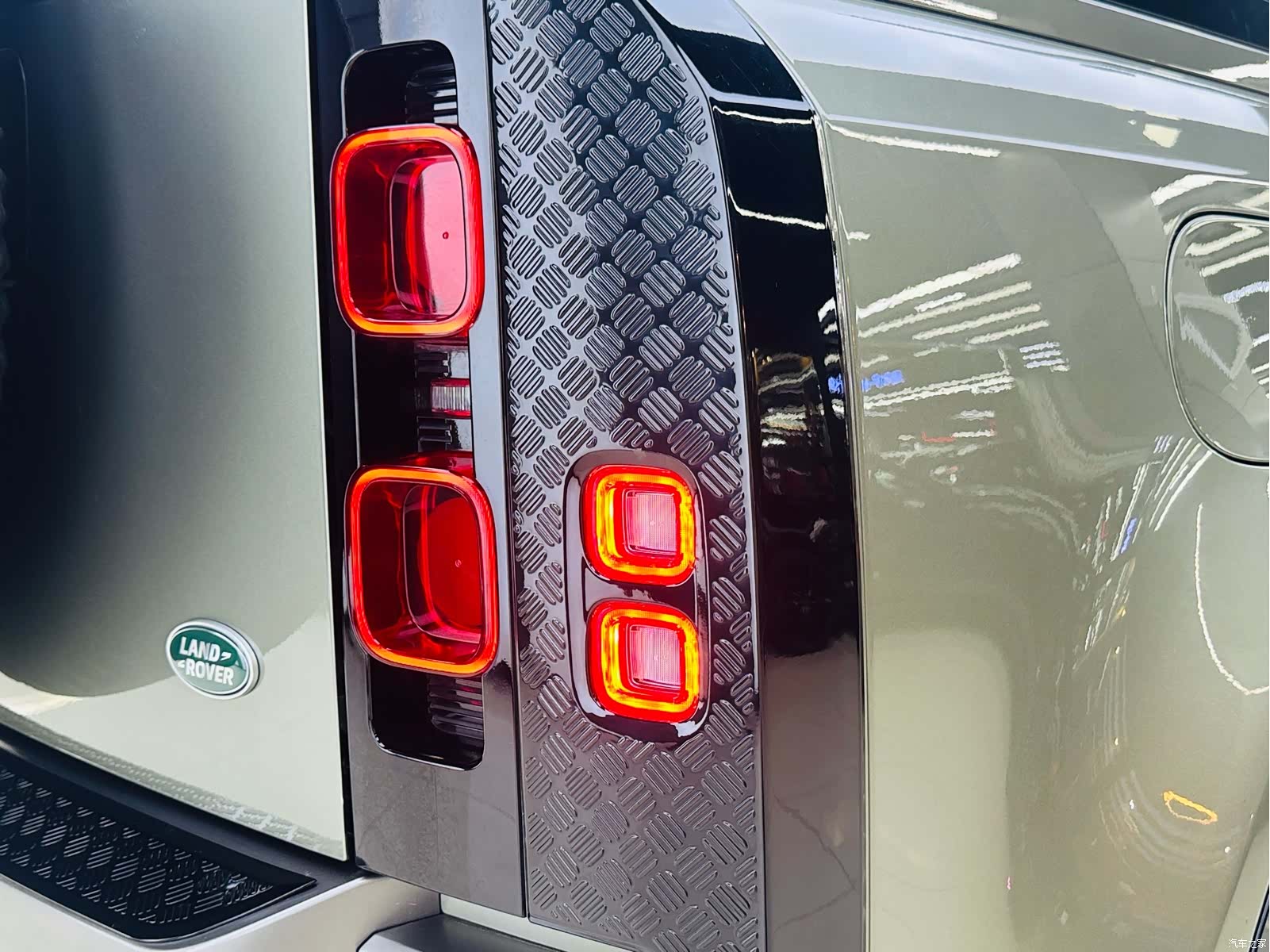 Land Rover Defender, 2023 21