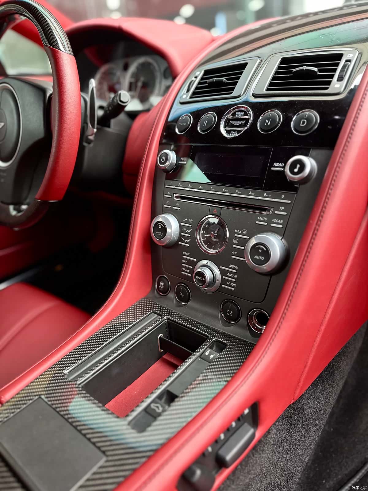 Aston Martin Vantage, 2012 10