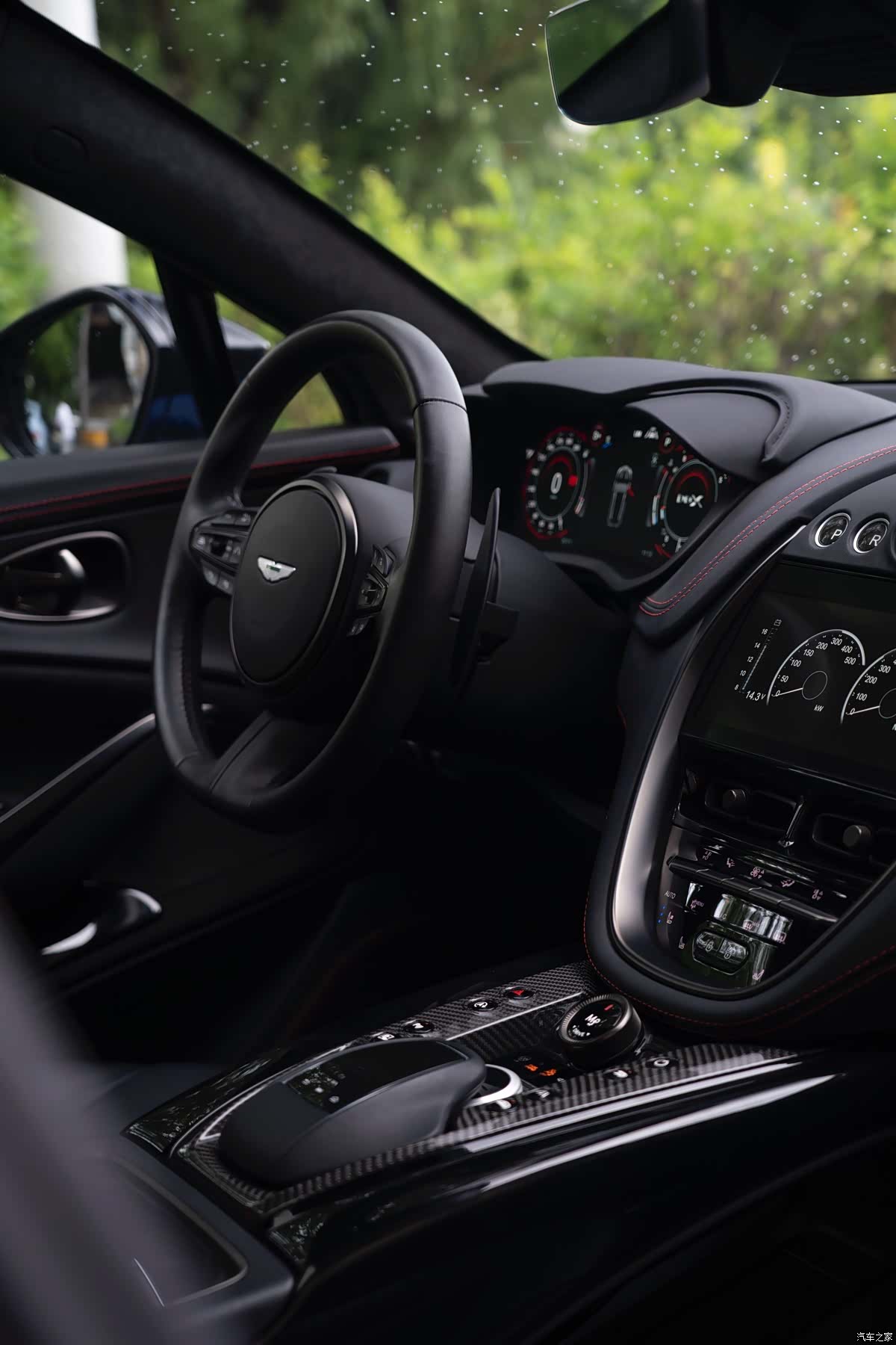 Aston Martin DBX, 2024 21