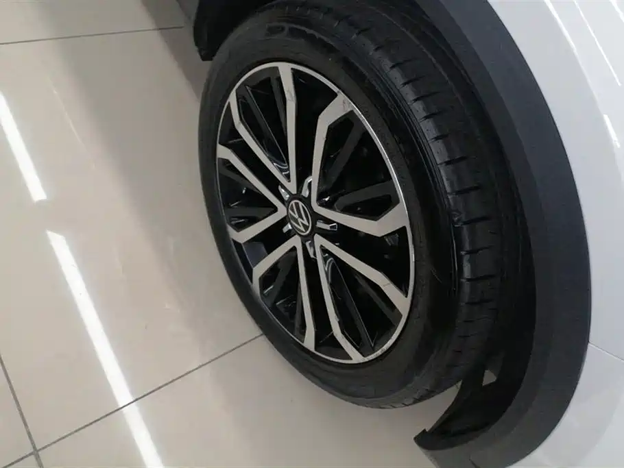 Volkswagen T-ROC exploring Songs