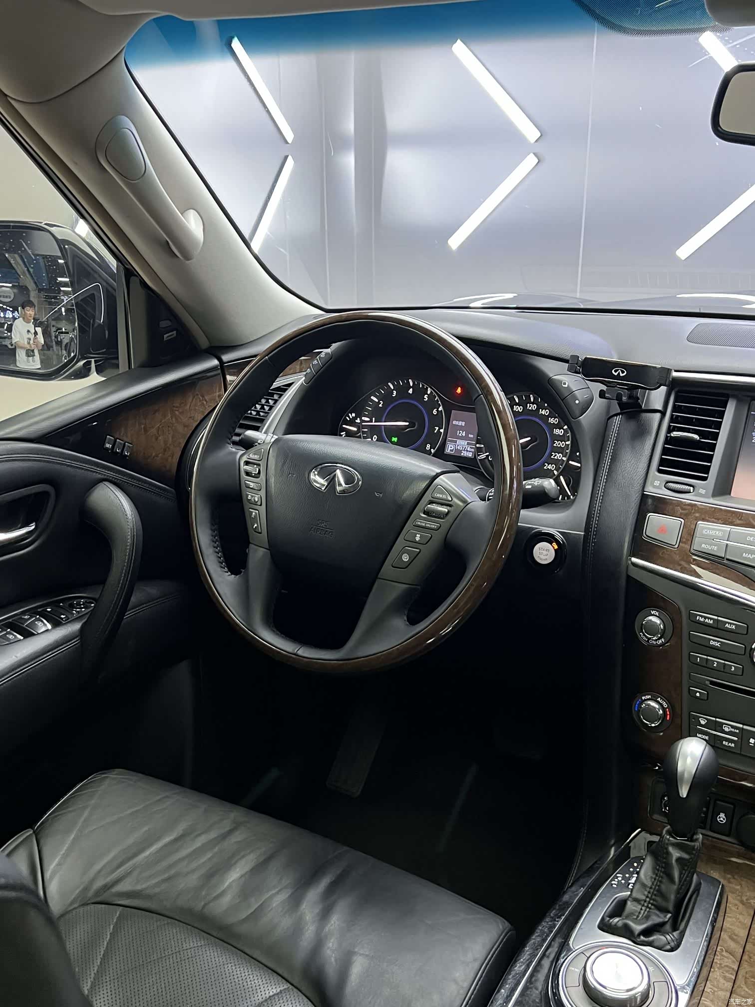Infiniti QX56, 2014 28
