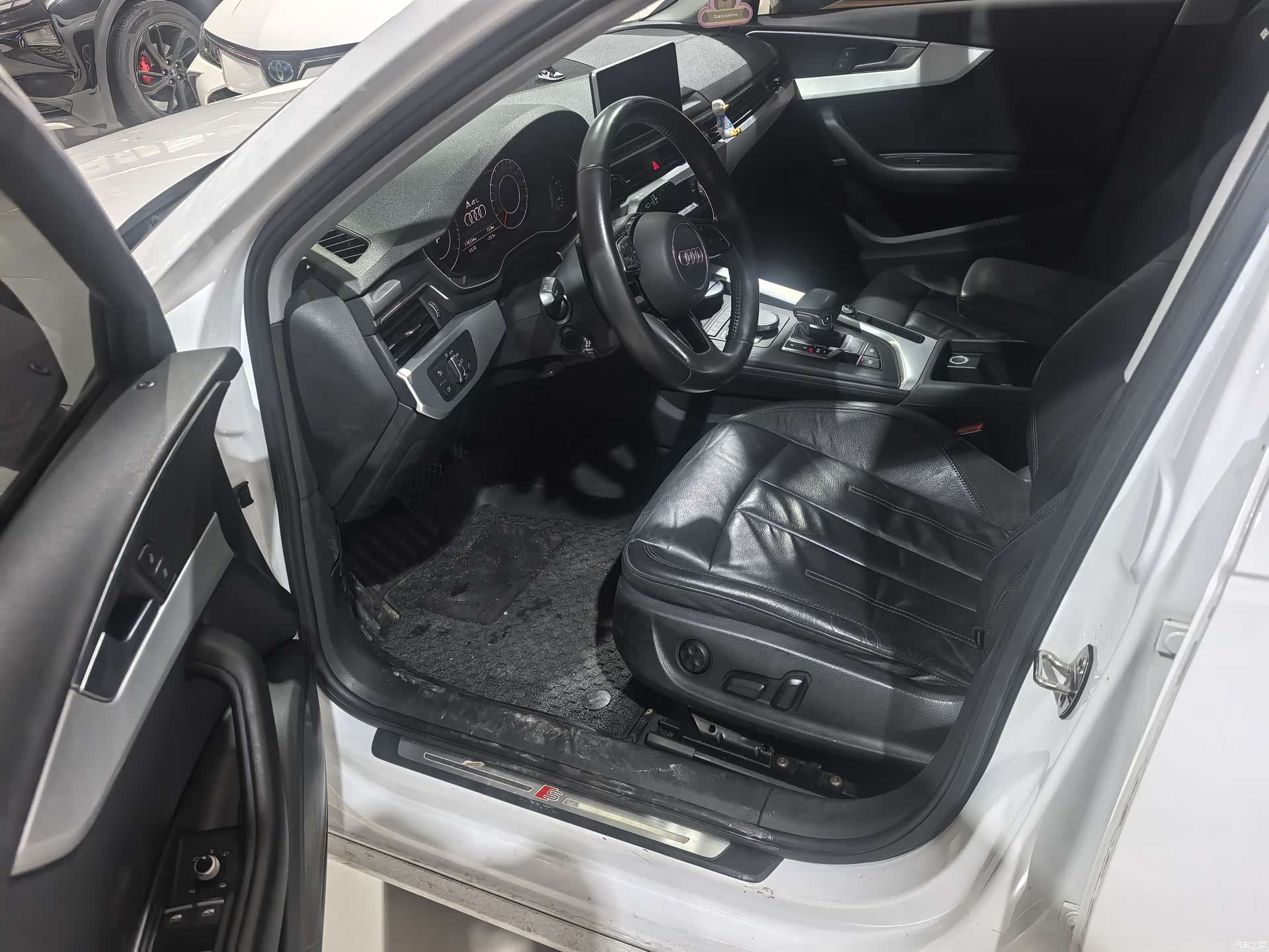Audi A4L, 2018 7