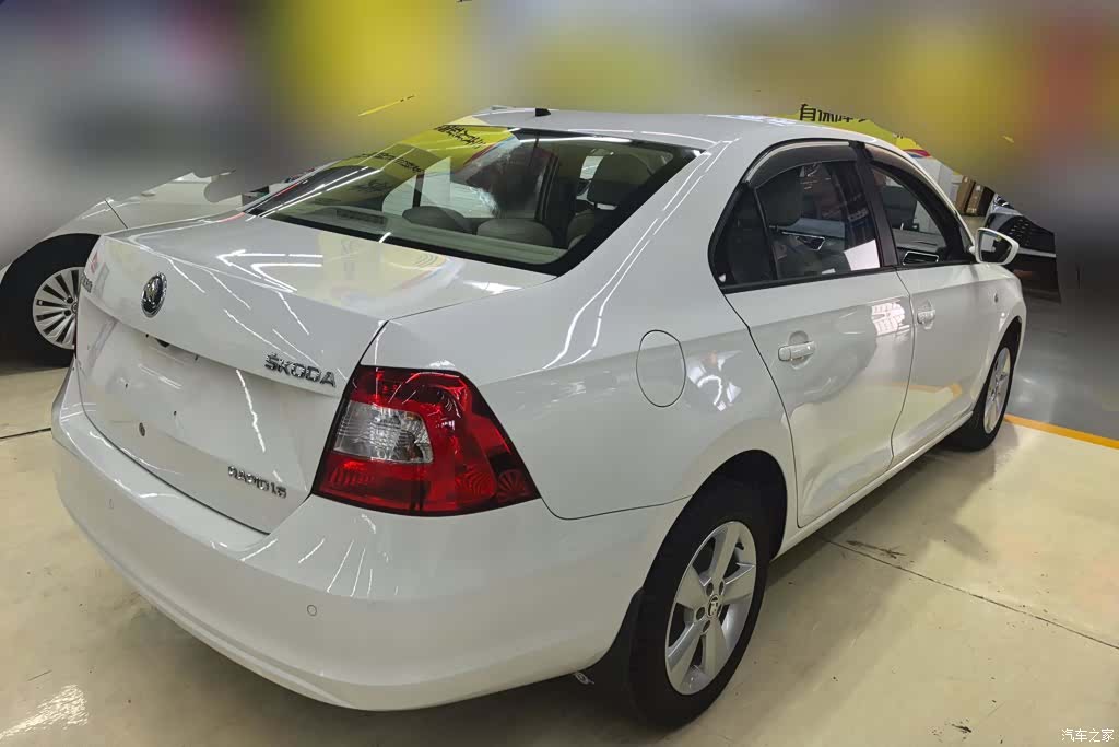 Skoda Rapid, 2014 3