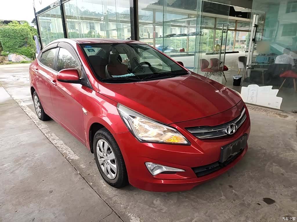 Hyundai GLS, 2015 4
