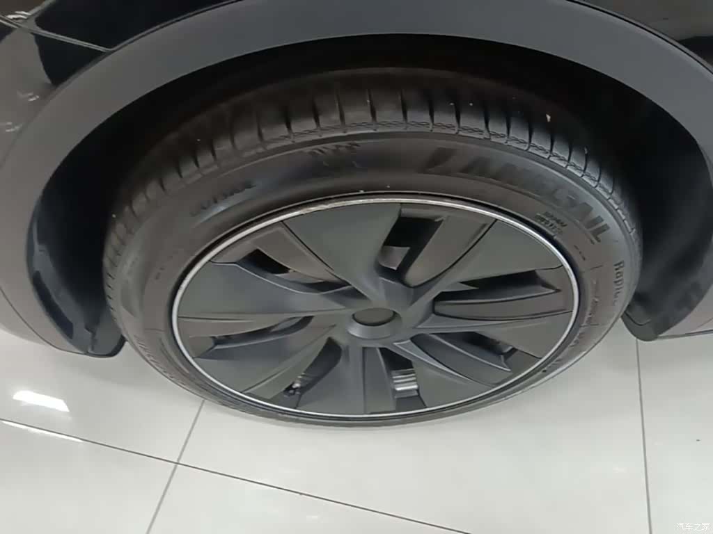 Tesla Model Y, 2023 23