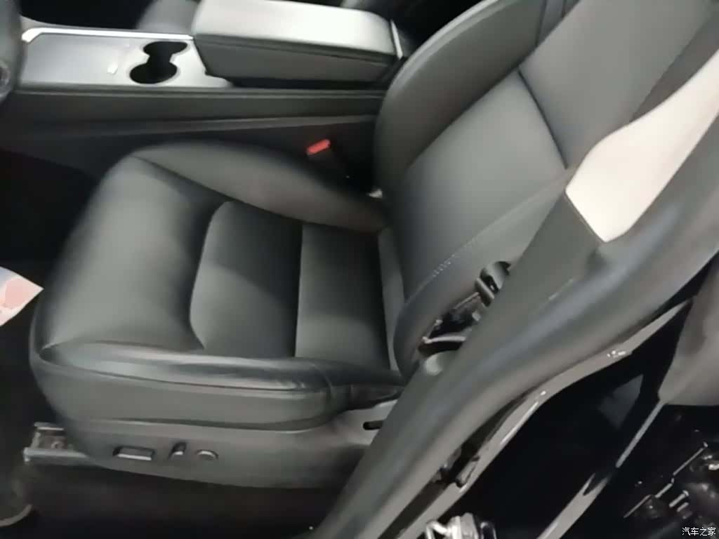 Tesla Model Y, 2023 15