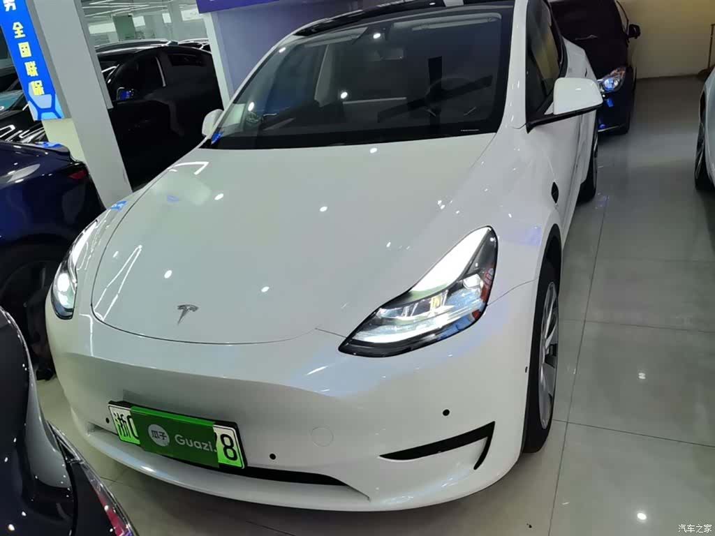 Tesla Model Y, 2022 3