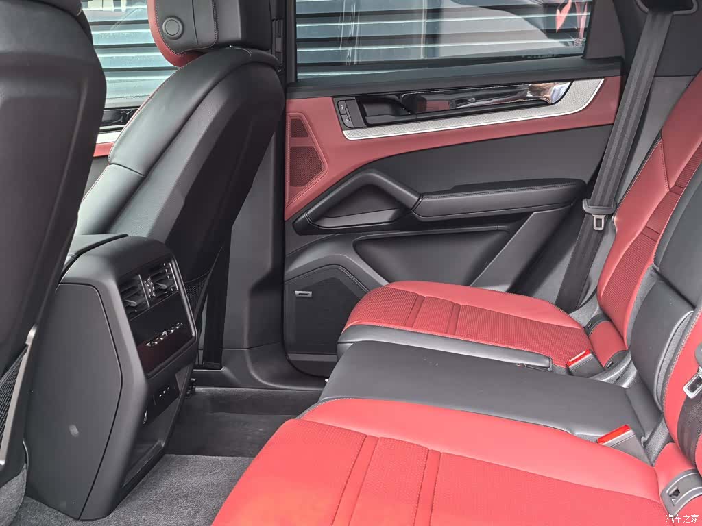 Porsche Cayenne, 2025 8