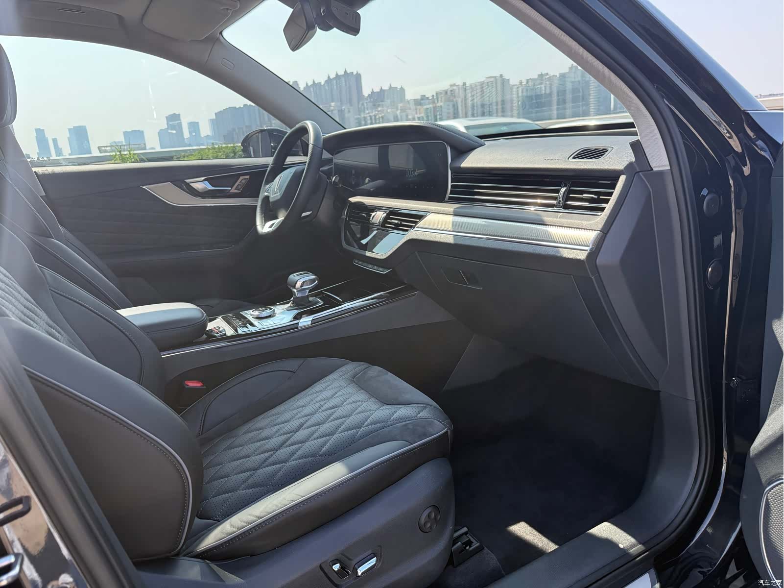 Hongqi HS5, 2021 10