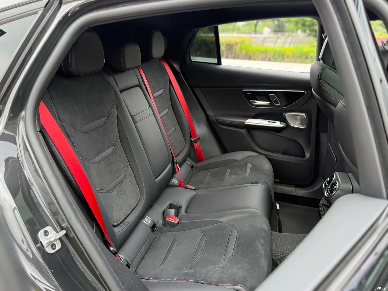 Mercedes-Benz GLC, 2025 12