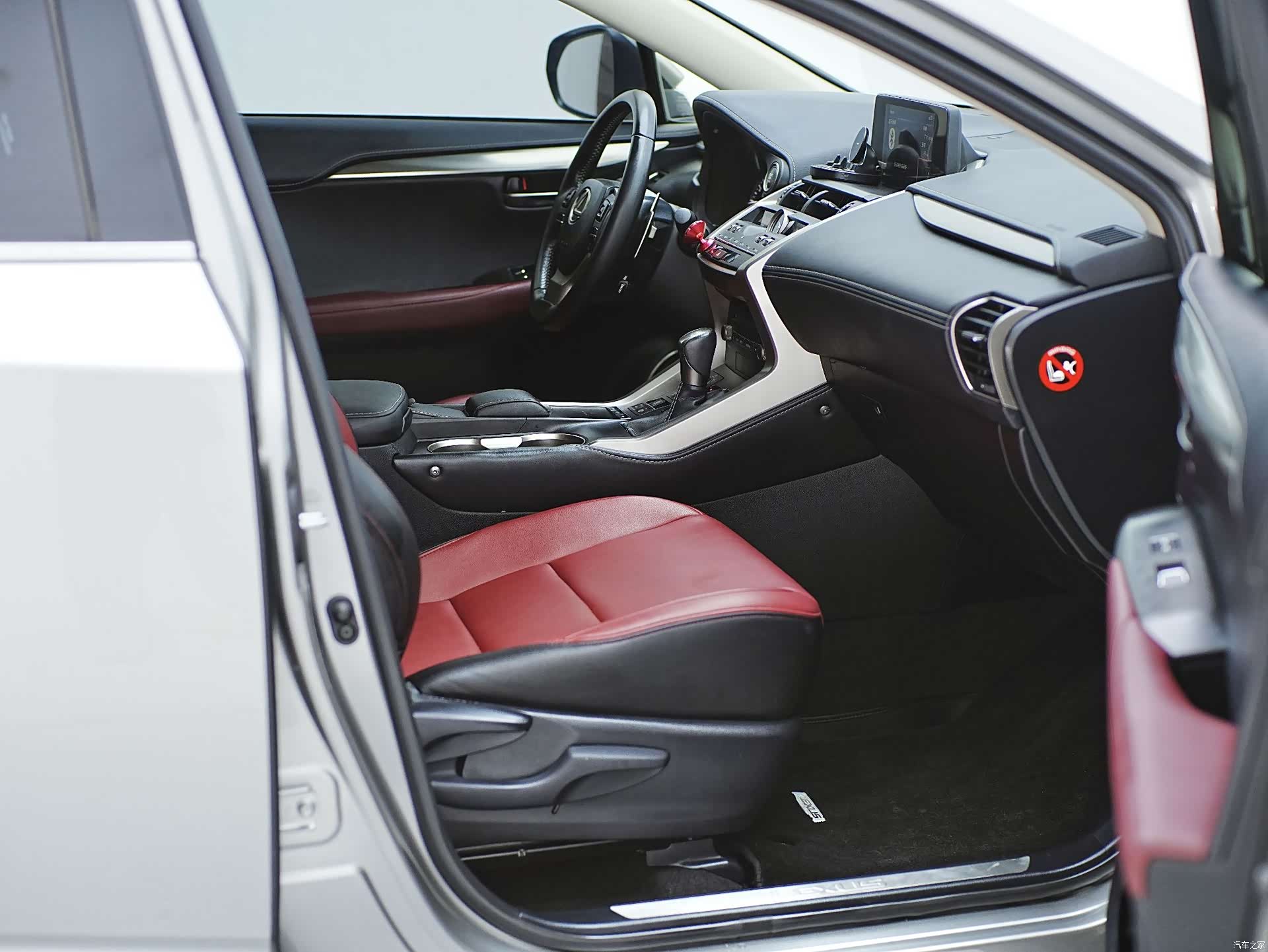 Lexus NX, 2020 11