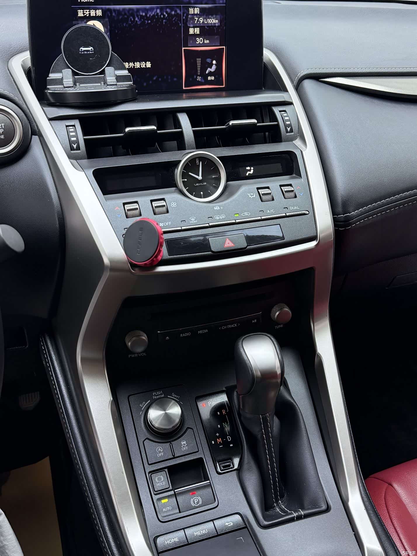 Lexus NX, 2020 13