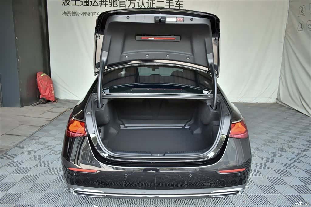 Mercedes-Benz E-Class, 2025 14