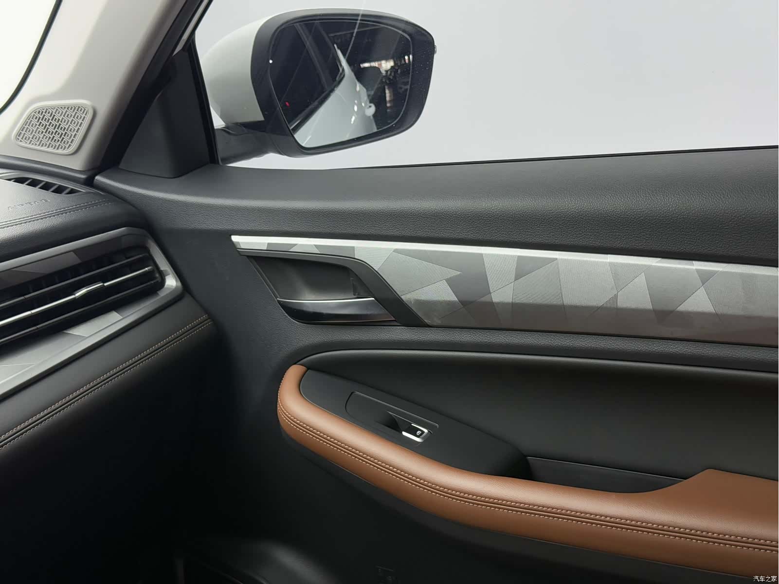 Geely X6, 2022 11