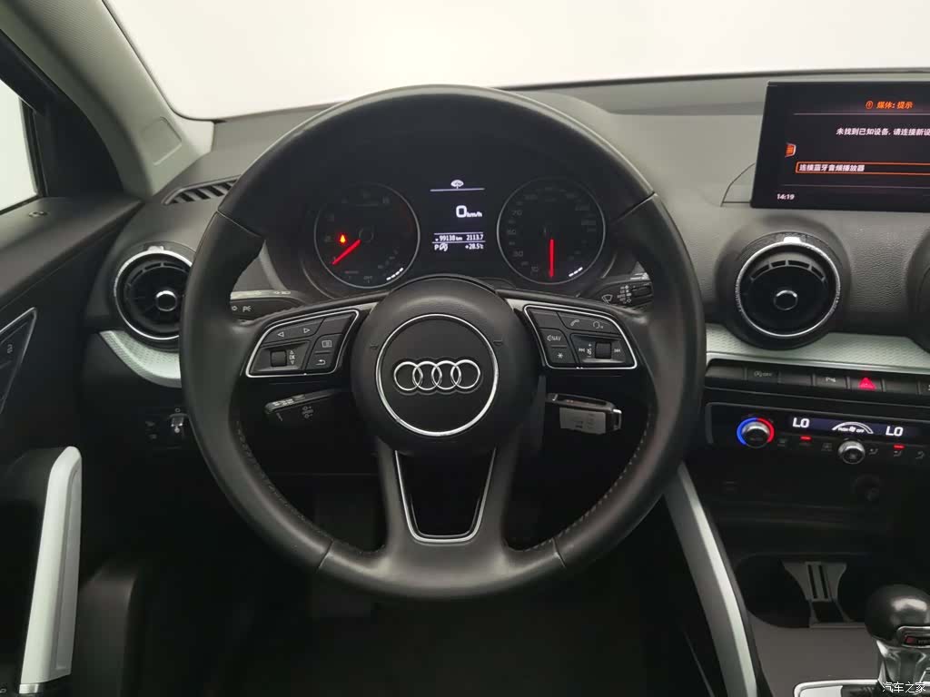 Audi Q2L, 2019 11