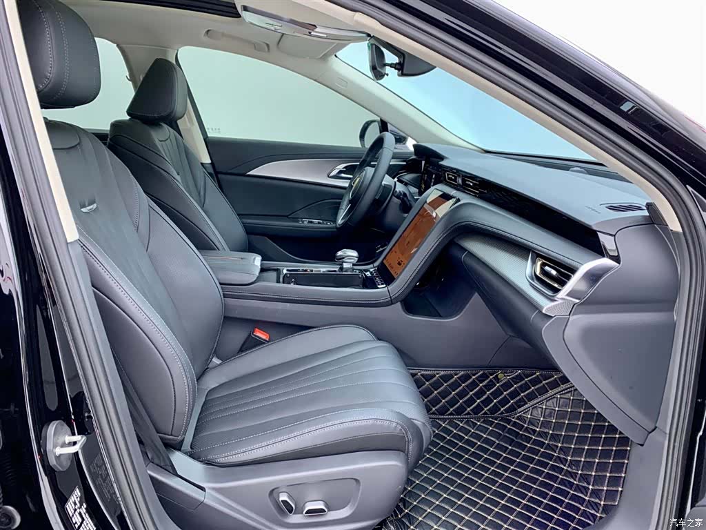 Hongqi H5, 2024 13