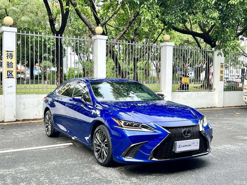 Lexus ES, 2020 3