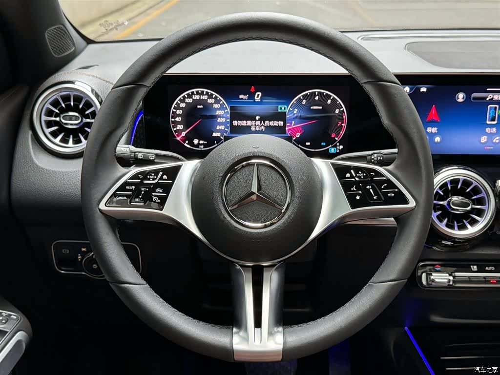 Mercedes-Benz GLB, 2025 12
