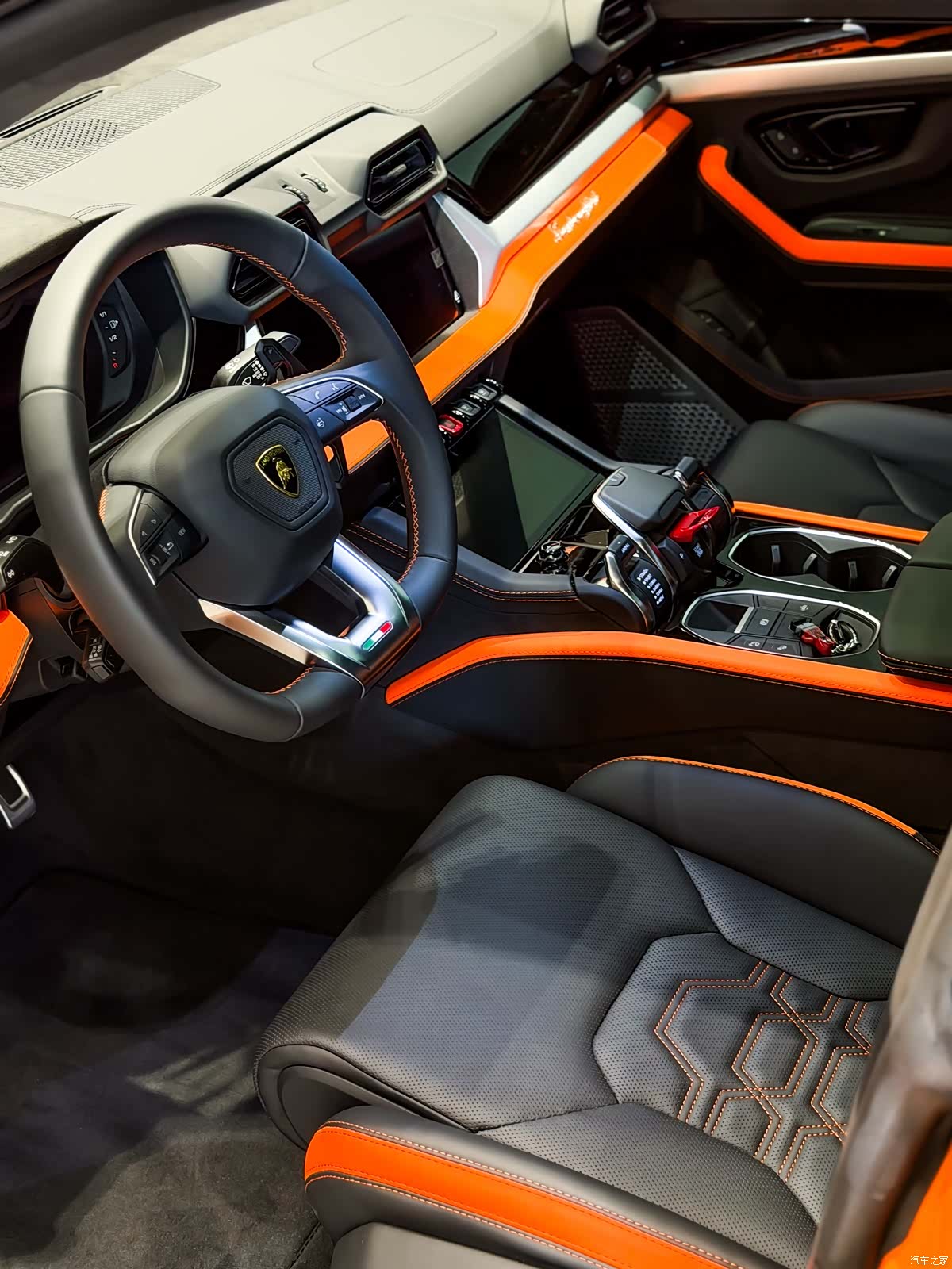 Lamborghini Urus, 2025 12