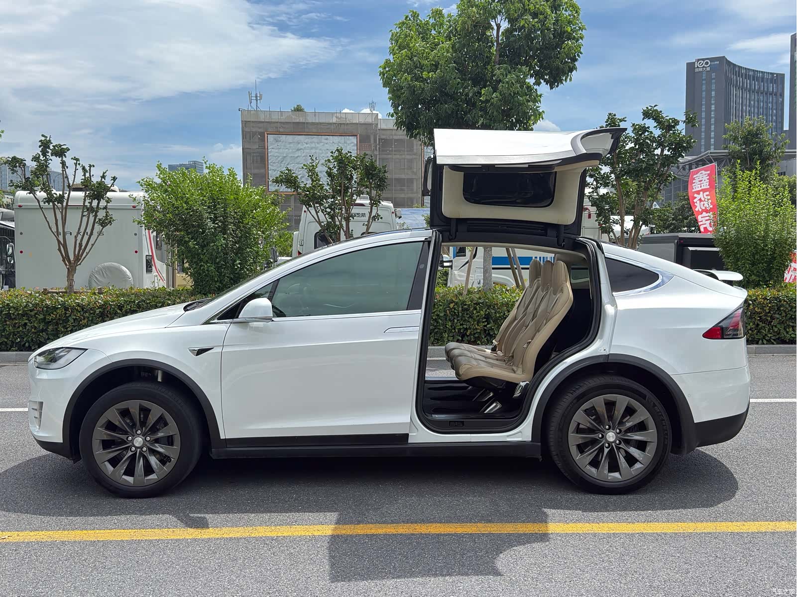 Tesla Model X, 2017 4