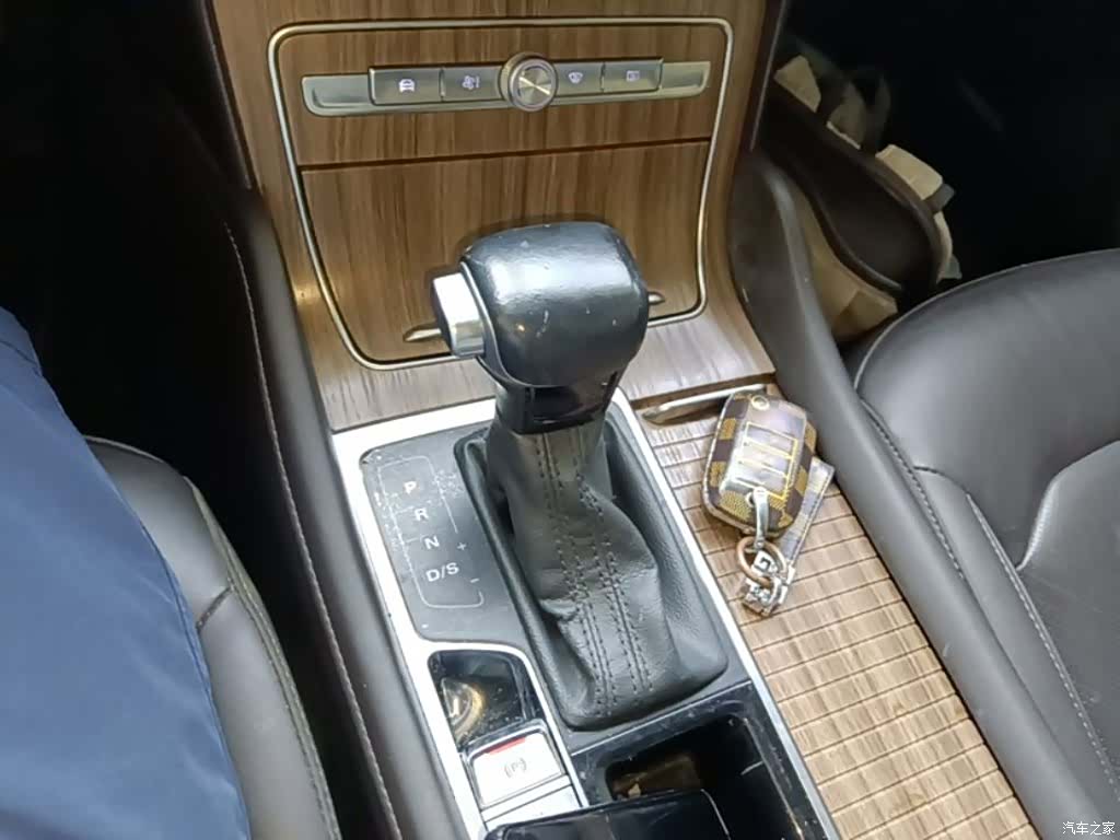 Roewe RX8, 2020 14