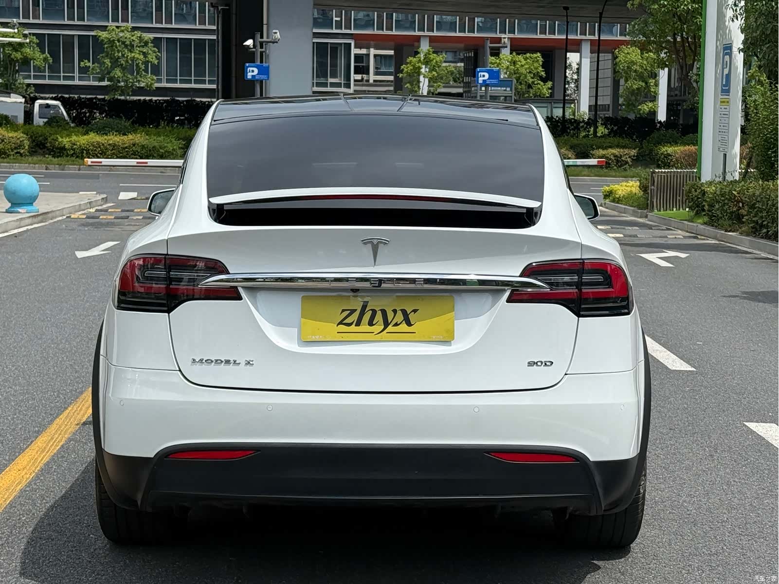 Tesla Model X, 2017 13