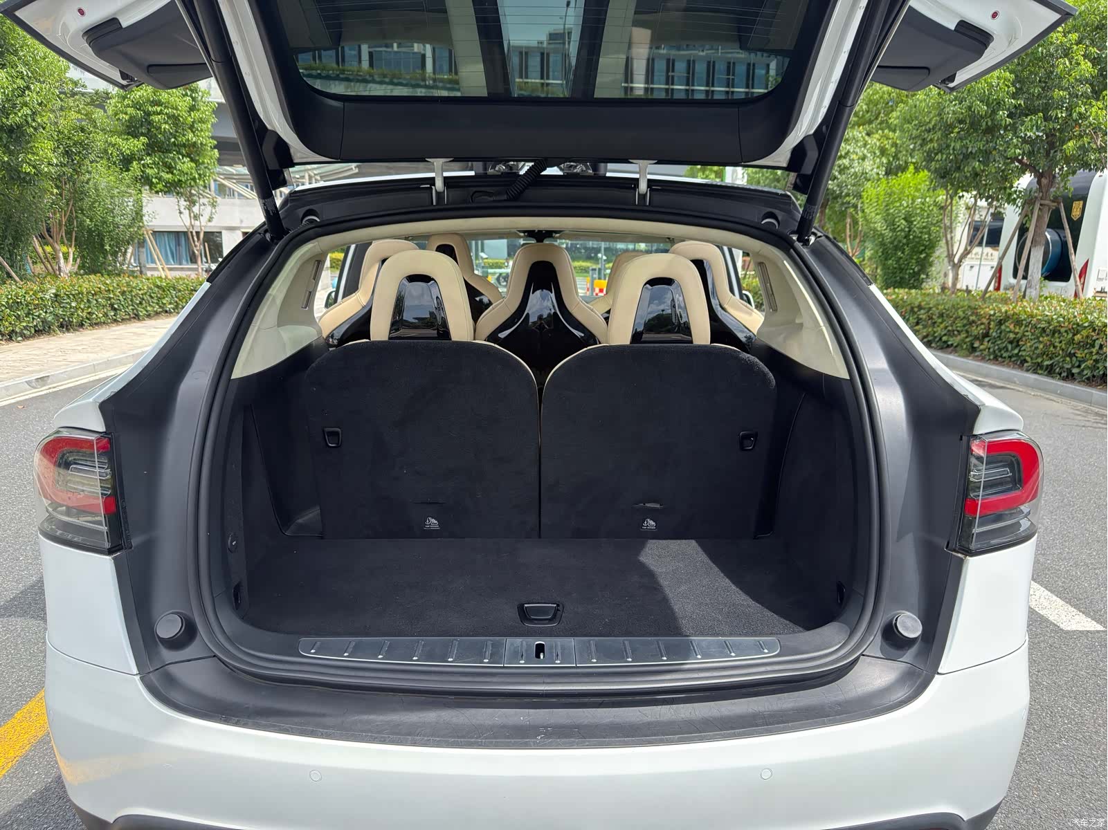 Tesla Model X, 2017 27