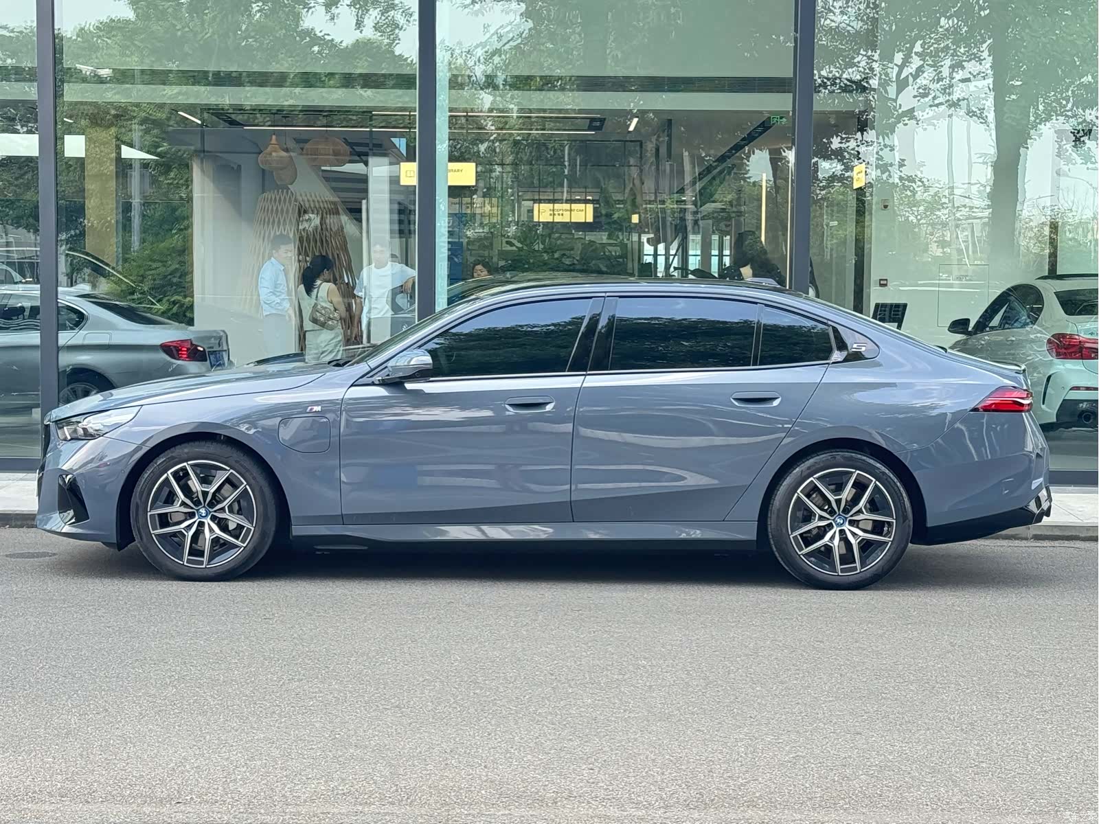 BMW i5, 2024 4