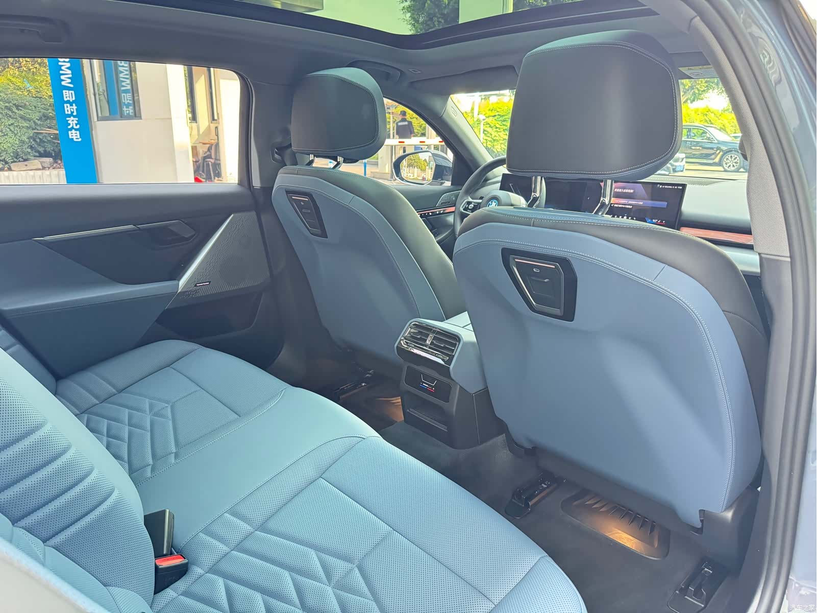 BMW i5, 2024 15