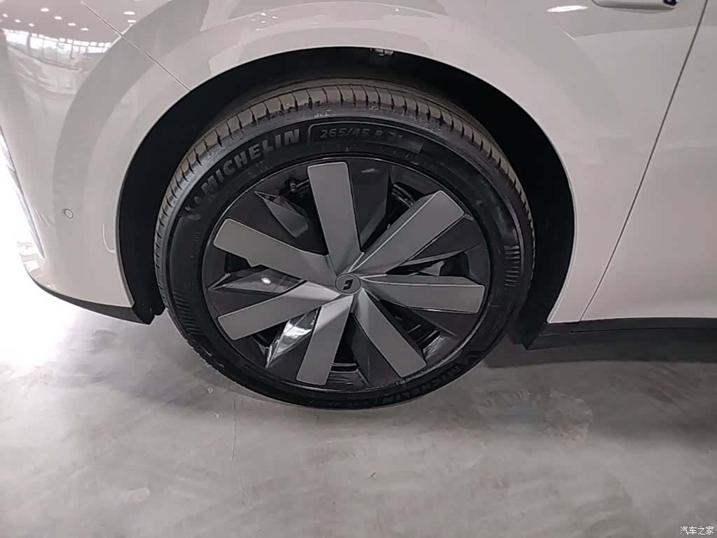 Li Auto i8, 2025 23