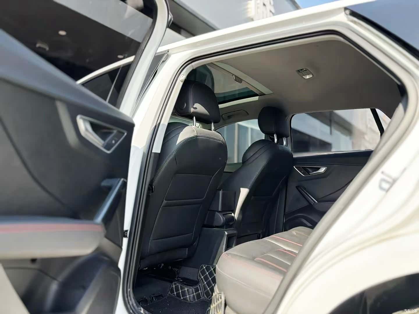 Audi Q2L, 2023 8