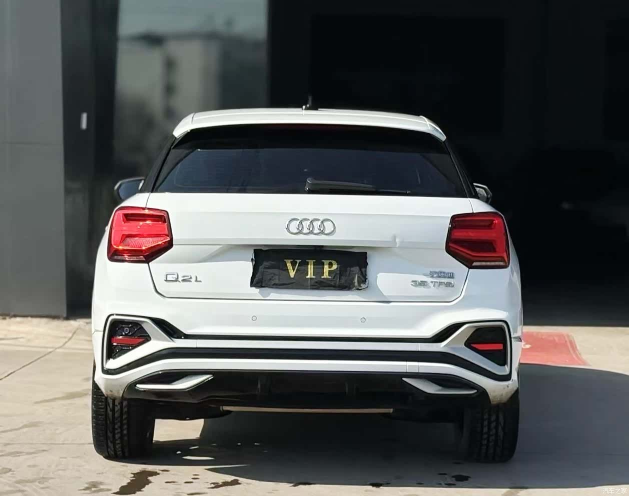 Audi Q2L, 2023 все фото